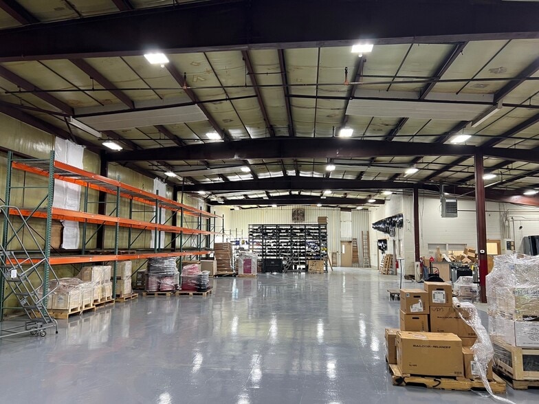 110 Robinson St, Binghamton, NY for sale - Interior Photo - Image 2 of 4