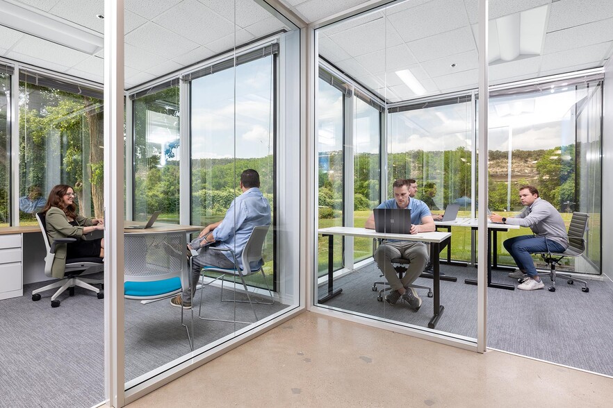 5000 Plaza On The Lake Dr, Austin, TX for lease - Interior Photo - Image 3 of 21