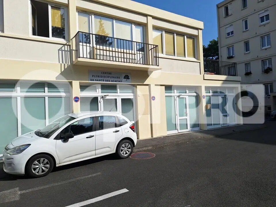 Office in Compiègne for lease Building Photo- Image 1 of 7