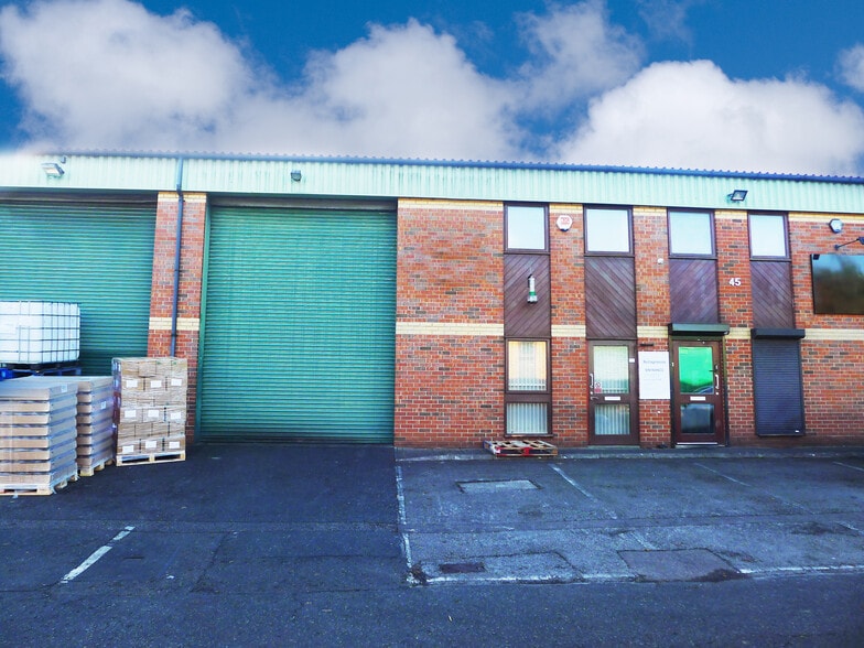 41-49 Knowl Piece, Hitchin for sale - Building Photo - Image 1 of 1