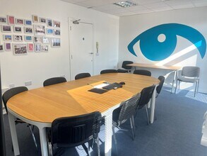 Brading Rd, Ryde for lease Interior Photo- Image 2 of 3