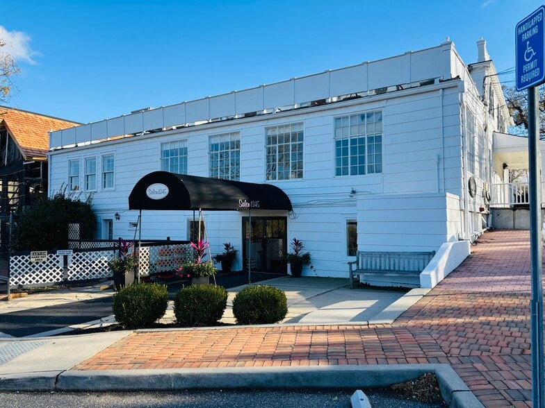 1345 Old Northern Blvd, Roslyn, NY for sale - Building Photo - Image 2 of 25