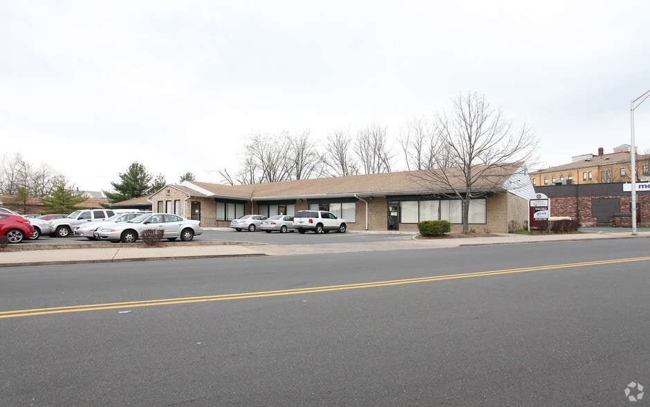 125 Whiting St, New Britain, CT for sale - Primary Photo - Image 1 of 1