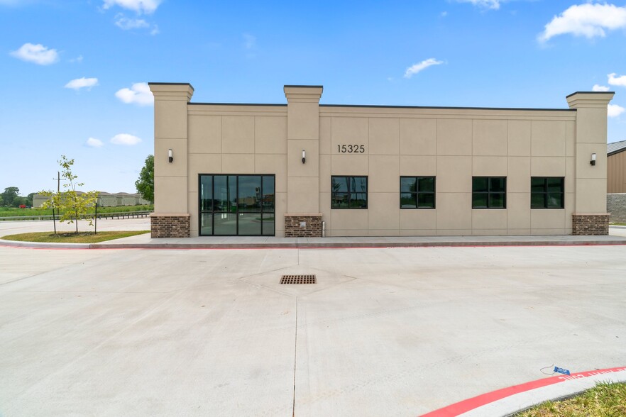 15325 Summit Park Dr, Montgomery, TX for lease - Building Photo - Image 1 of 16