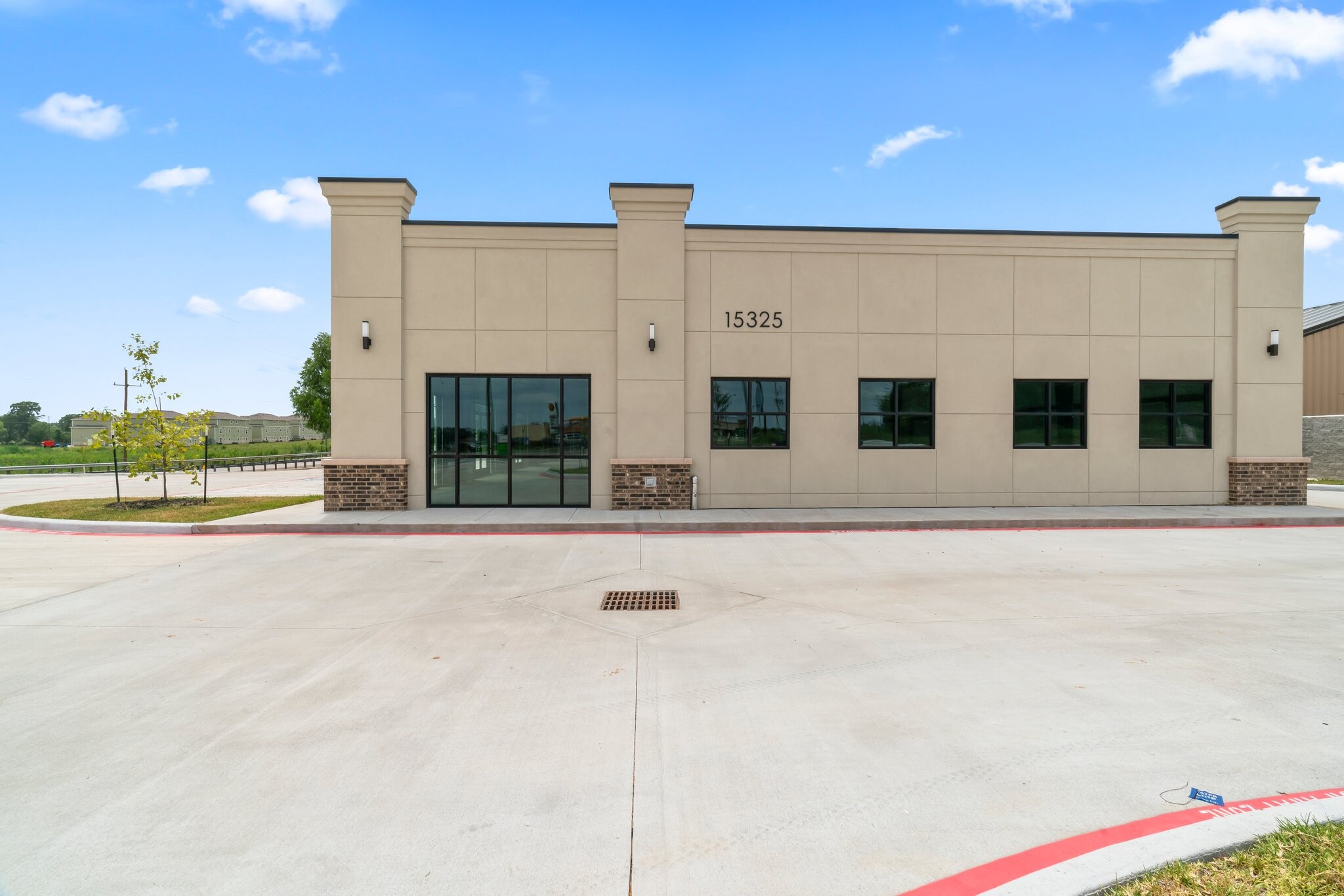 15325 Summit Park Dr, Montgomery, TX for lease Building Photo- Image 1 of 17