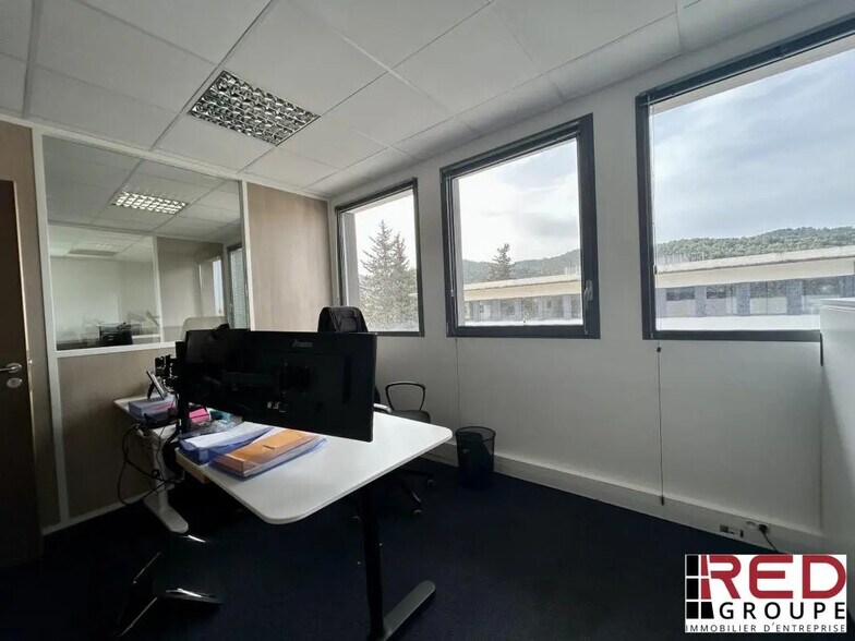 Office in Le Tholonet for lease - Building Photo - Image 2 of 6