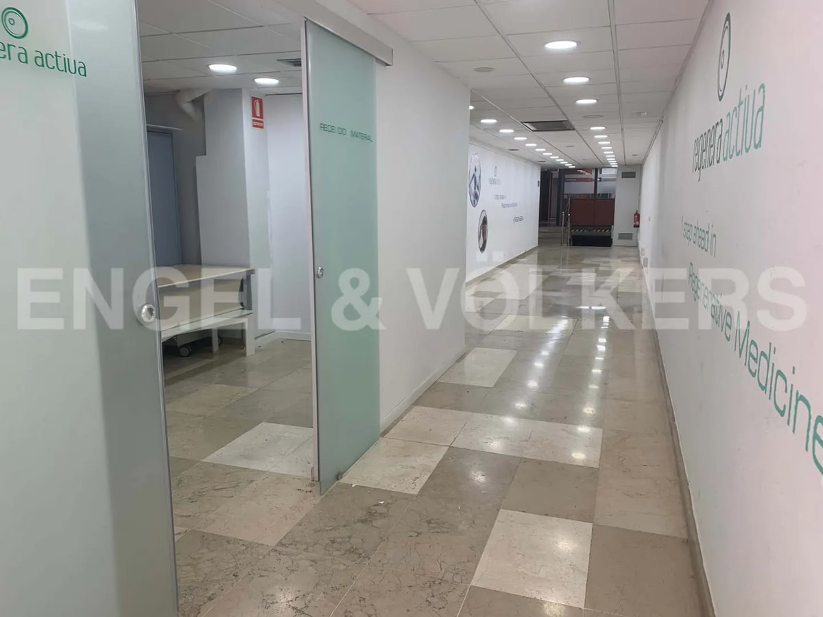 Carrer de Ferran Puig, Barcelona, BAR 08023 - - - Interior Photo - Image 1 of 8