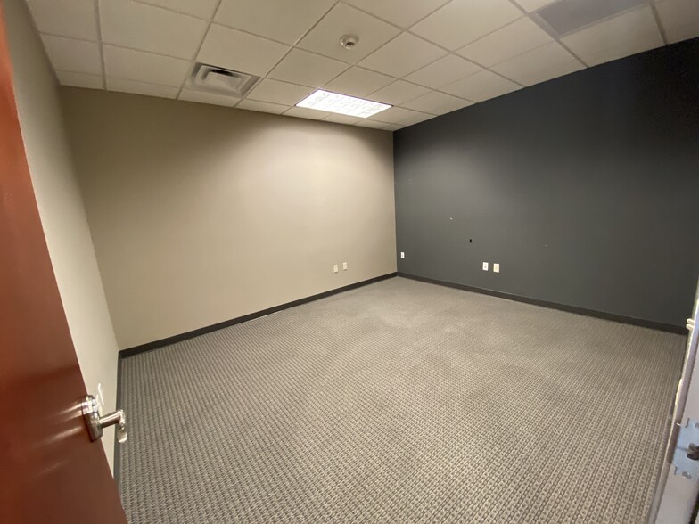 855 Maestro Dr, Reno, NV for lease - Building Photo - Image 3 of 6