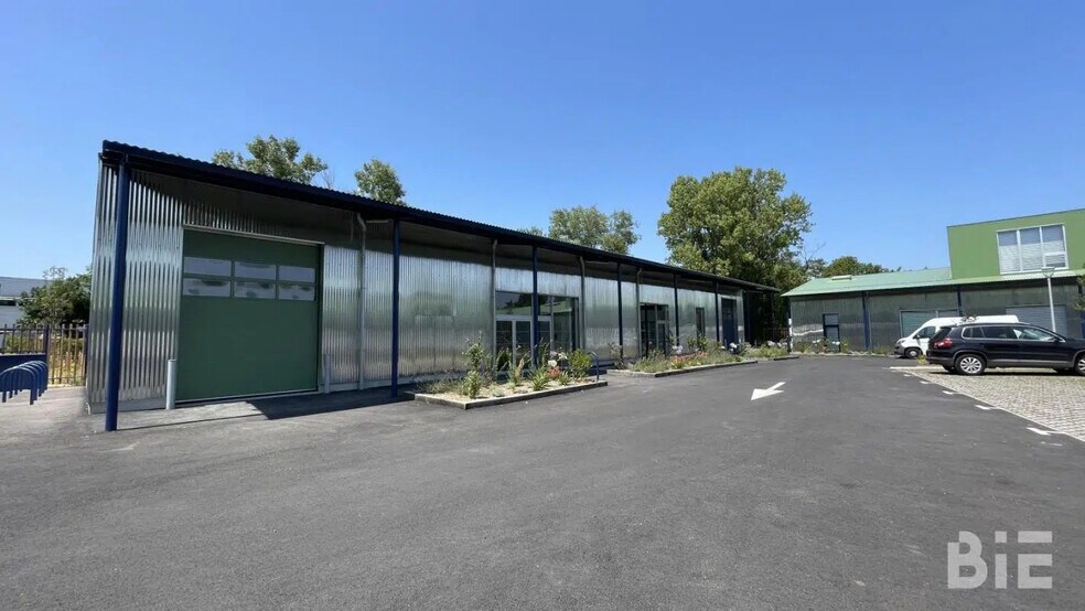 Flex in Le Bouscat for sale - Building Photo - Image 2 of 3