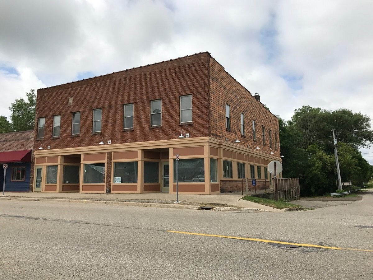 14641 16th Ave, Marne, MI 49435