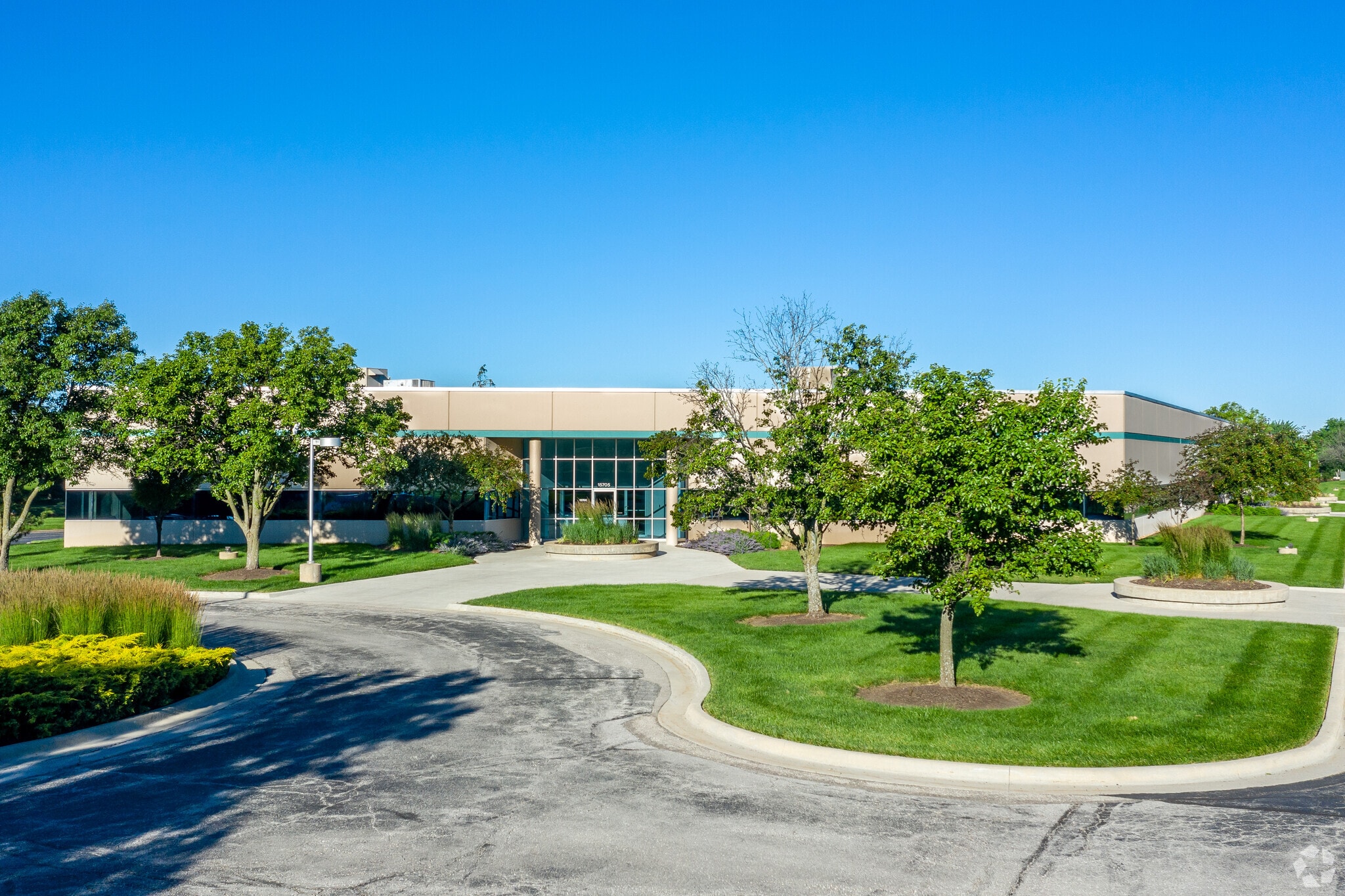 15705-15737 College Blvd, Lenexa, KS for sale Primary Photo- Image 1 of 1
