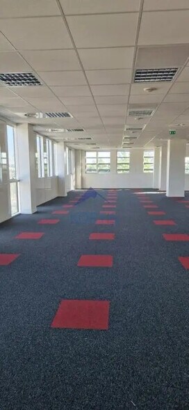 Office in Lyon for lease - Building Photo - Image 3 of 8