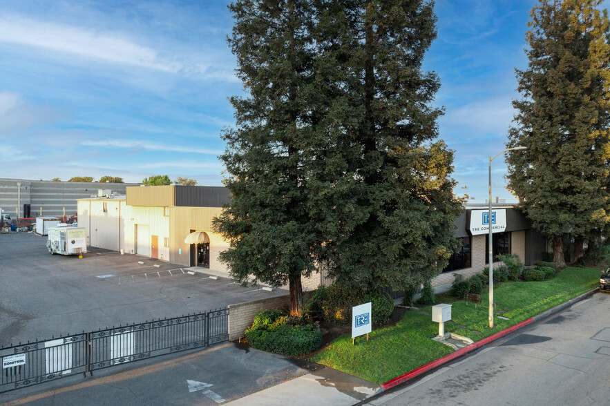 453 W Bedford Ave, Fresno, CA for lease - Building Photo - Image 3 of 6