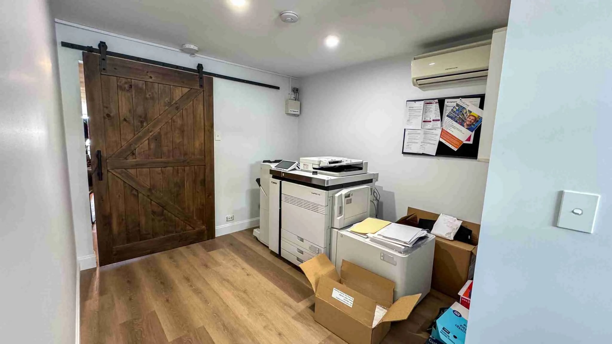80 Ferny Ave, Surfers Paradise for lease Interior Photo- Image 1 of 4