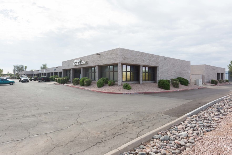 511 W Guadalupe Rd, Gilbert, AZ for lease - Building Photo - Image 1 of 3