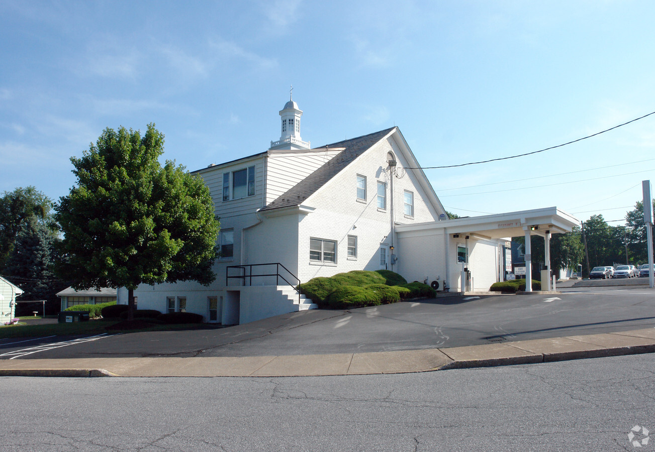 402 State Ave, Emmaus, PA 18049 | LoopNet