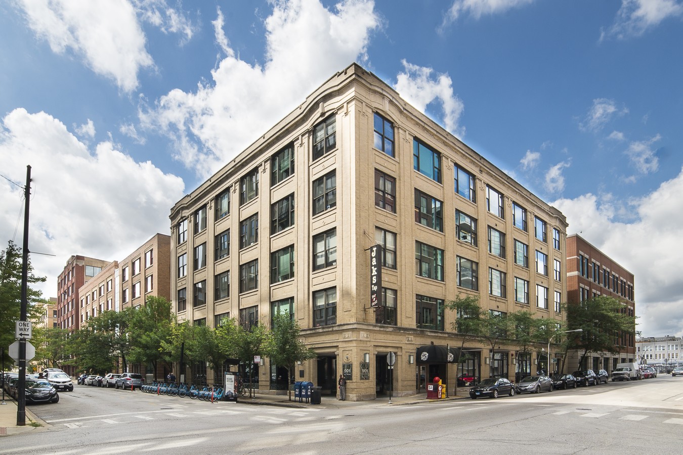 901 W Jackson Blvd, Chicago, IL, 60607 Retail Space For Lease
