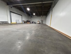 6 Britton Dr, Bloomfield, CT for lease Interior Photo- Image 2 of 4