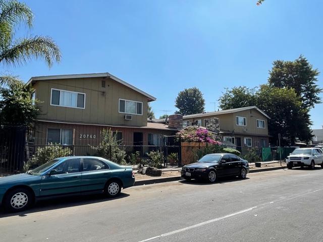 50 Unit Portfolio San Fernando Valley portfolio of 3 properties for sale on LoopNet.com - Building Photo - Image 1 of 11