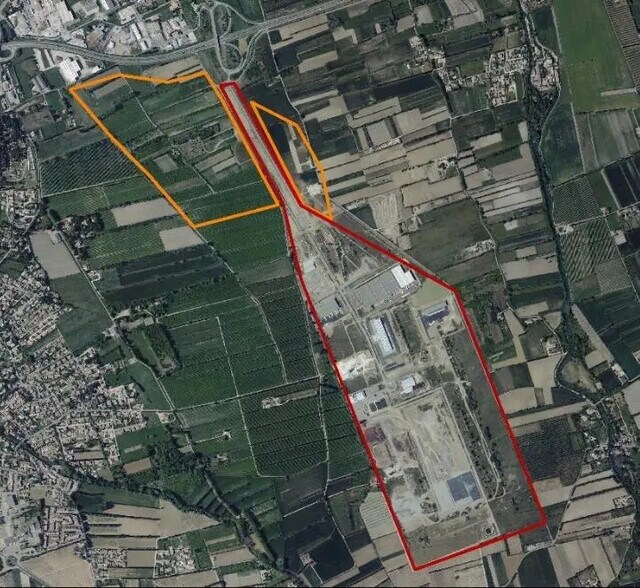 Land in Entraigues-sur-la-Sorgue for sale - Aerial - Image 2 of 2