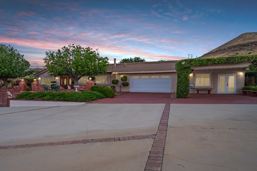 5801 Hacienda Ranch Rd, Palmdale, CA for sale - Primary Photo - Image 1 of 70