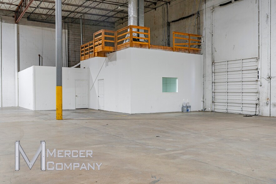 12626-12684 International Pky, Dallas, TX for lease - Interior Photo - Image 3 of 22