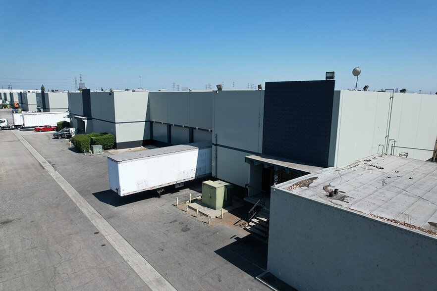 6120-6140 Peachtree St, Commerce, CA for lease - Building Photo - Image 1 of 15