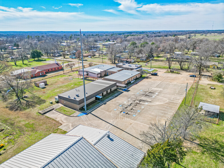 214 N School St, Winfield, TX for sale - Building Photo - Image 1 of 112