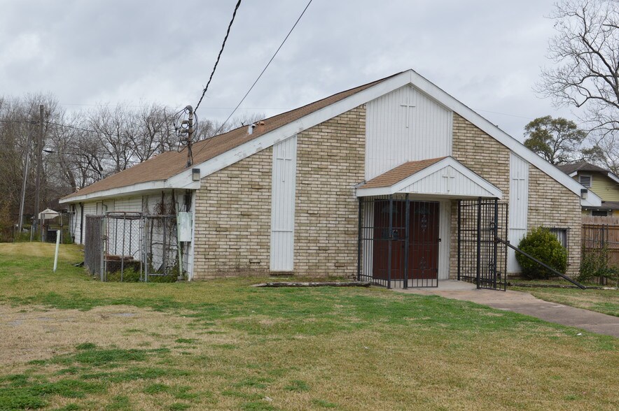 1801 Lockwood Dr, Houston, TX for sale - Building Photo - Image 1 of 1