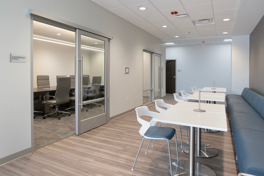 101 N Pine St, Spartanburg, SC for lease - Interior Photo - Image 3 of 13