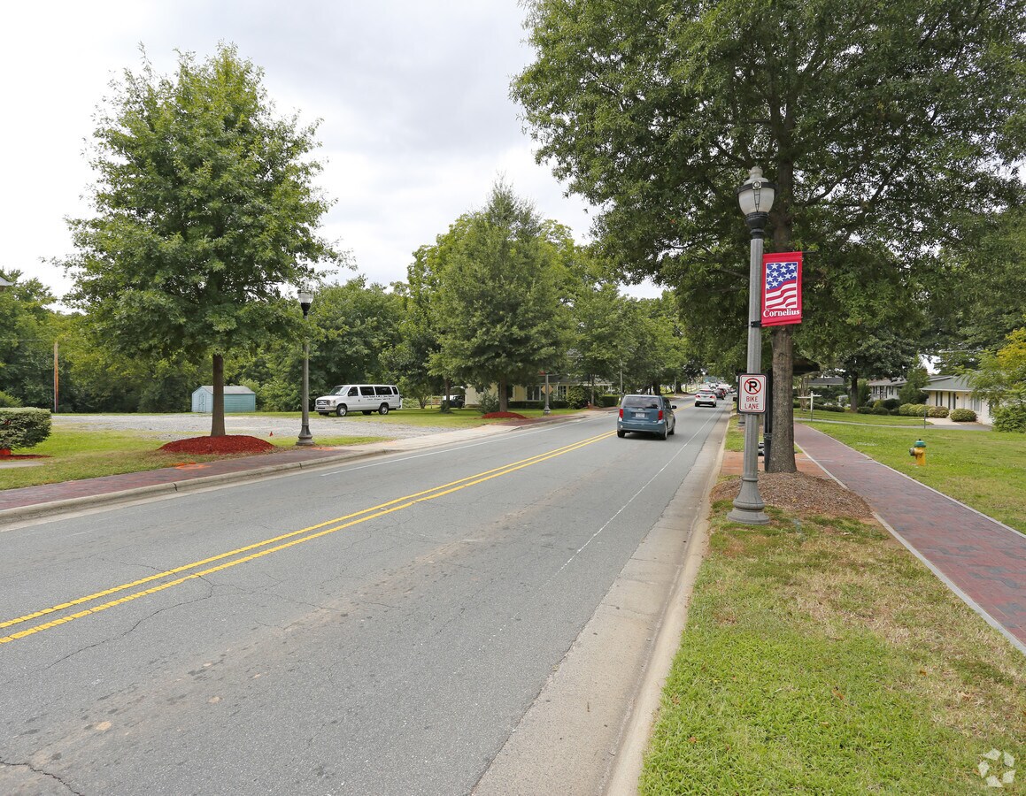 20735 Catawba Ave, Cornelius, NC 28031