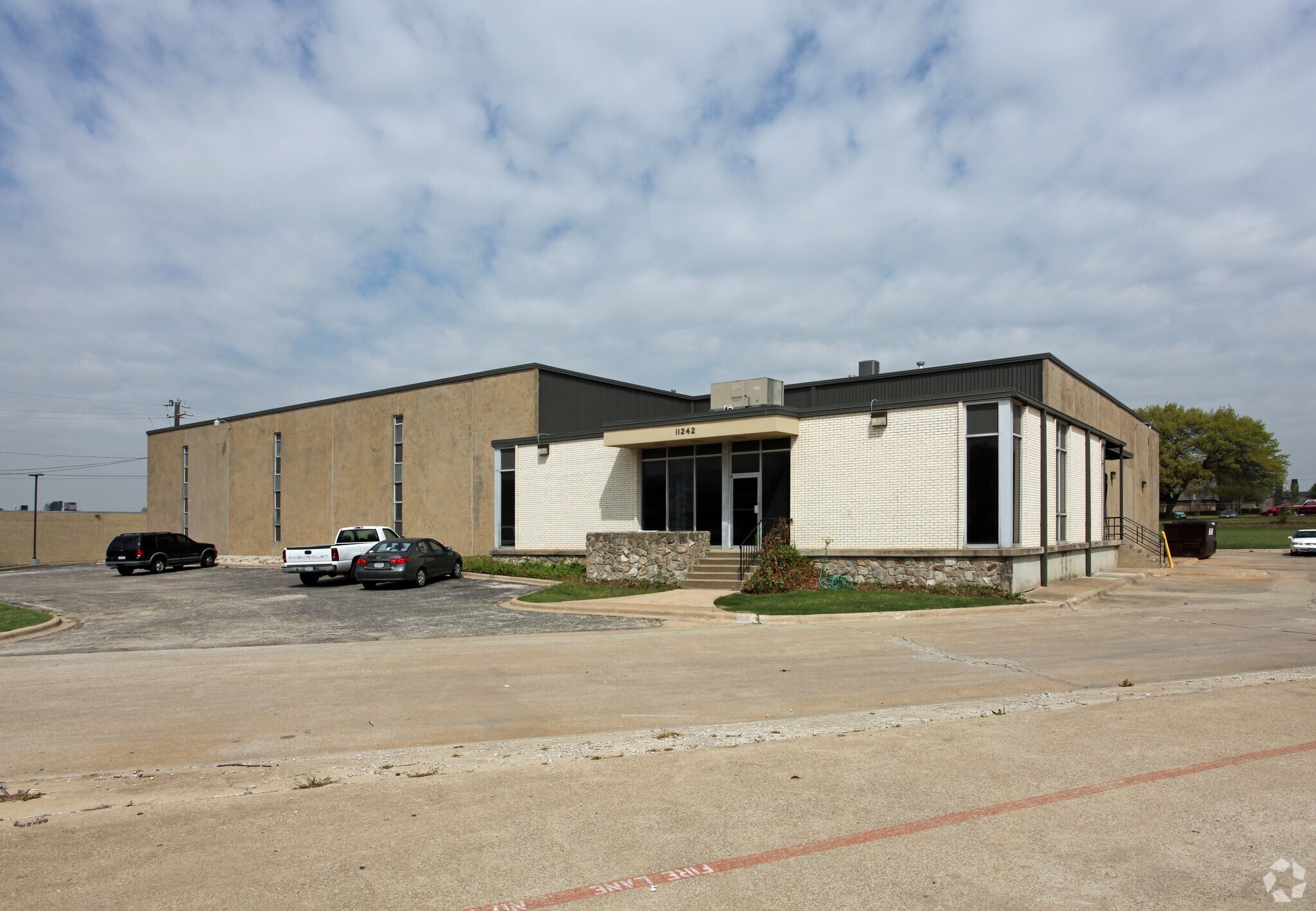 11242 Indian Trl, Dallas, TX for sale Primary Photo- Image 1 of 1