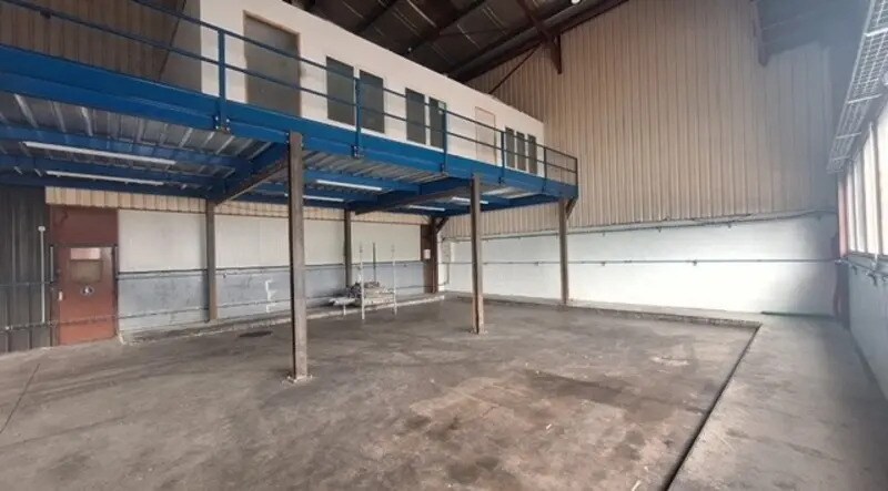 Office in Le Cheylas for lease - Building Photo - Image 2 of 6