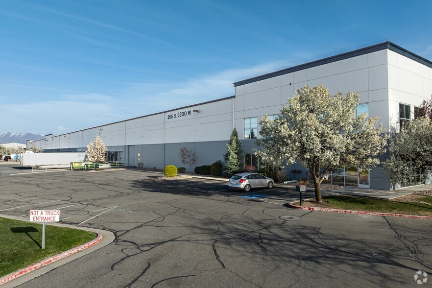 955 S 3800 W, Salt Lake City, UT for lease - Building Photo - Image 3 of 9