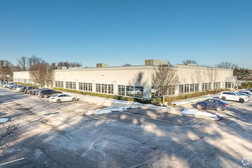 576 Broadhollow Rd, Melville, NY 11747 - Office for Sale | LoopNet