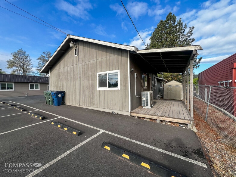 2538 NE Division St, Bend, OR for lease - Building Photo - Image 3 of 12