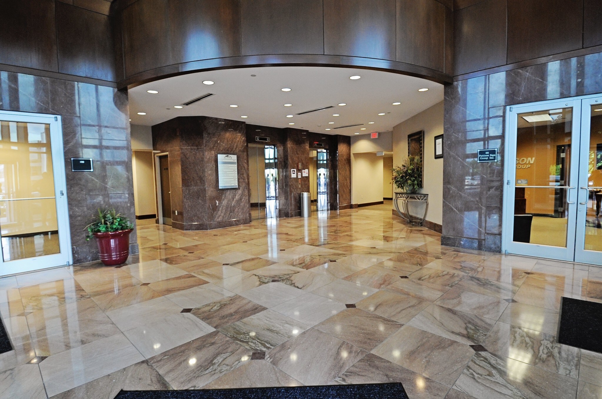 410 N Cedar Bluff Rd, Knoxville, TN 37923 Price Reduction Class A