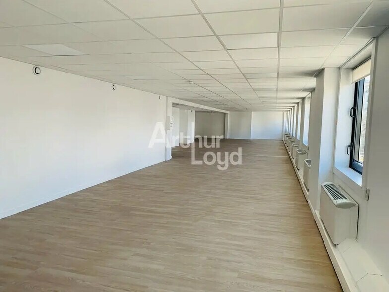 Office in Annecy for lease - Interior Photo - Image 3 of 10
