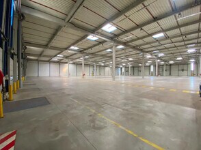 Industrial in Goussainville for lease Interior Photo- Image 2 of 16