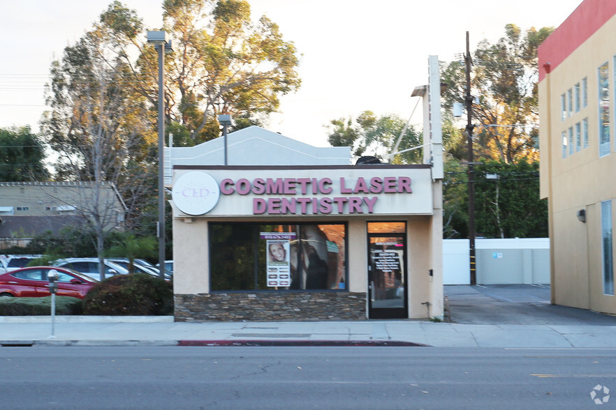 22062 Ventura Blvd, Woodland Hills, CA for lease - Building Photo - Image 3 of 9