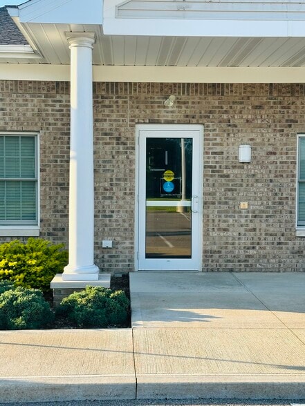 206 W Main St, New London, OH for lease - Building Photo - Image 2 of 19