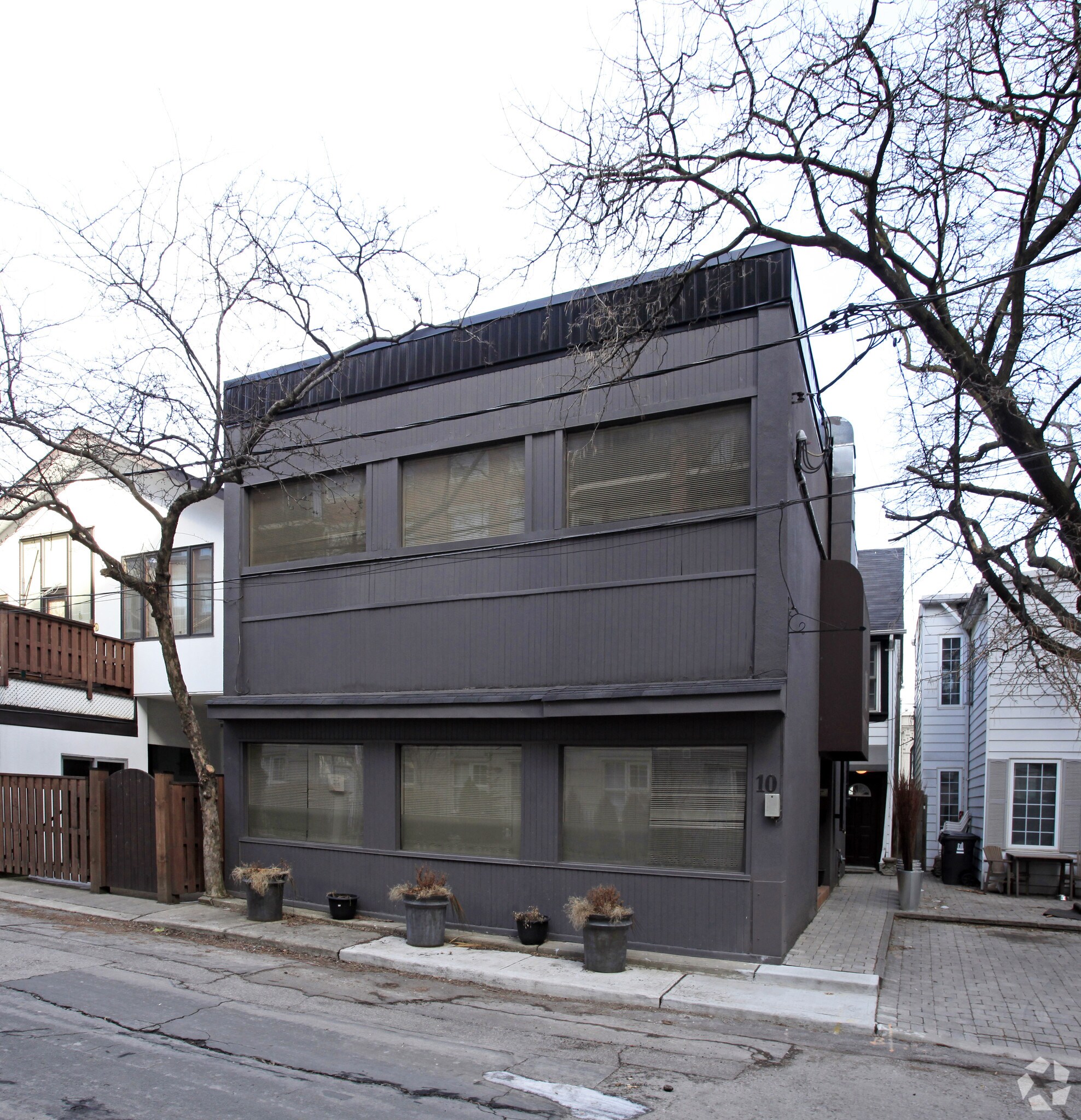 10 Roden Pl, Toronto, ON for sale Primary Photo- Image 1 of 1