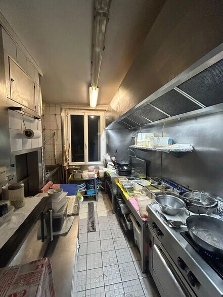 Retail in Paris for lease - Interior Photo - Image 1 of 4