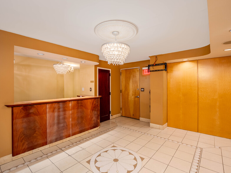 220 E 63rd St, New York, NY for sale - Building Photo - Image 1 of 1