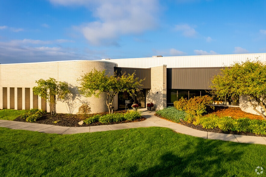 42455 Merrill Rd, Sterling Heights, MI for sale - Building Photo - Image 2 of 11