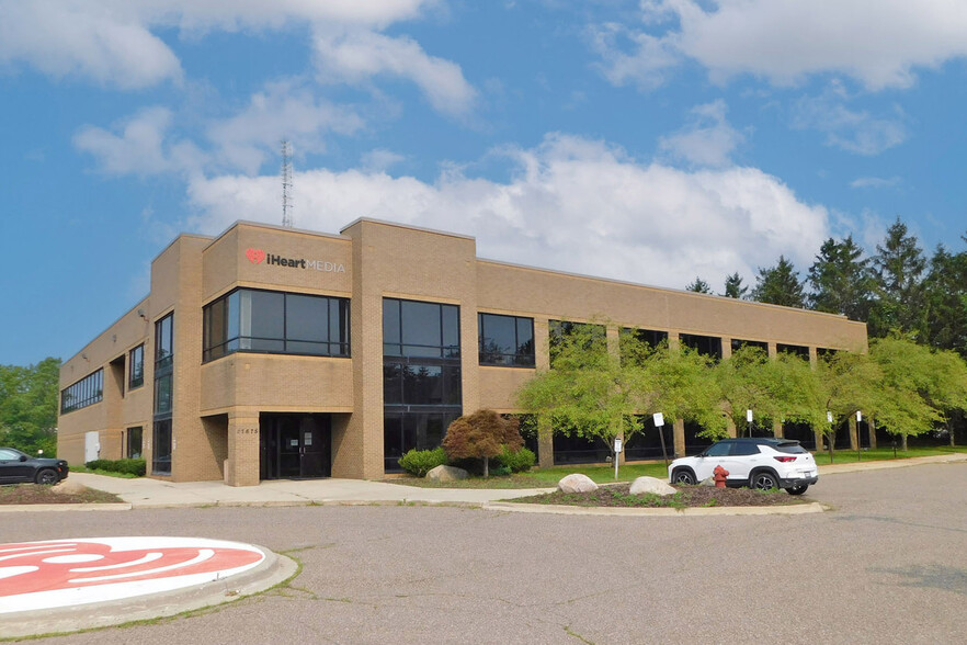 27675 Halsted Rd, Farmington Hills, MI for lease - Building Photo - Image 1 of 7