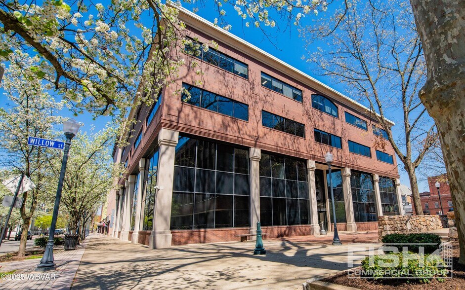 330 Pine St, Williamsport, PA for lease - Building Photo - Image 1 of 16