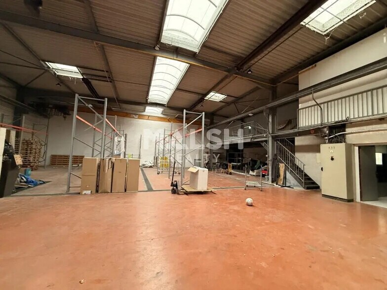 Office in Bron for lease - Interior Photo - Image 3 of 22