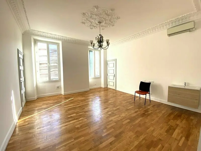 Office in Nice for sale Interior Photo- Image 1 of 11