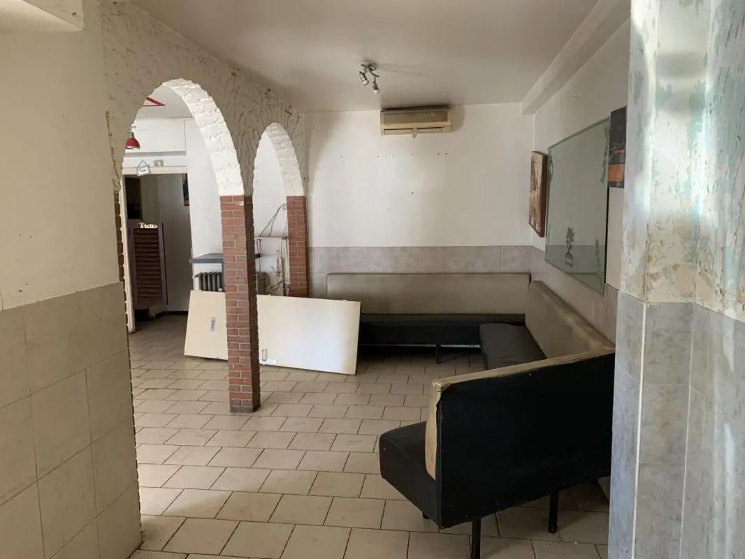 Retail in Nice for sale Interior Photo- Image 1 of 4